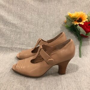 NWT - Aerosoles Pink-Tan T-Strap Open-Toe Heeled Pumps